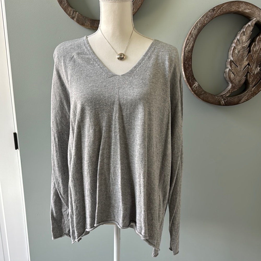 Eileen Fisher Light Gray V-Neck  Organic Cotton Top Size L